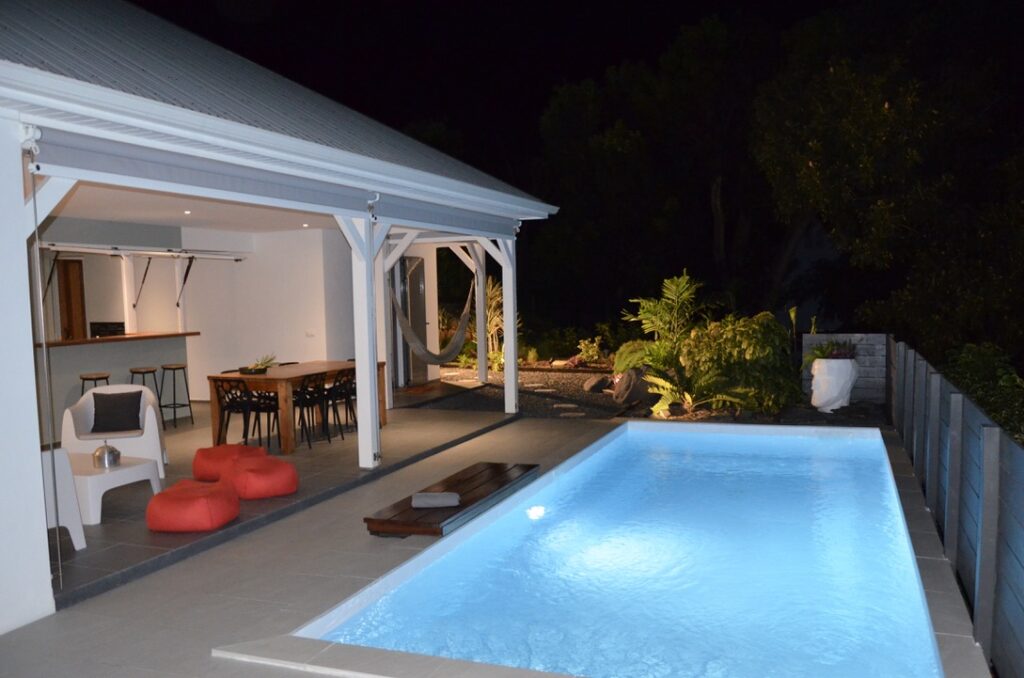 Villa 4 Chambres Piscine et Espace de Vie en Soirée