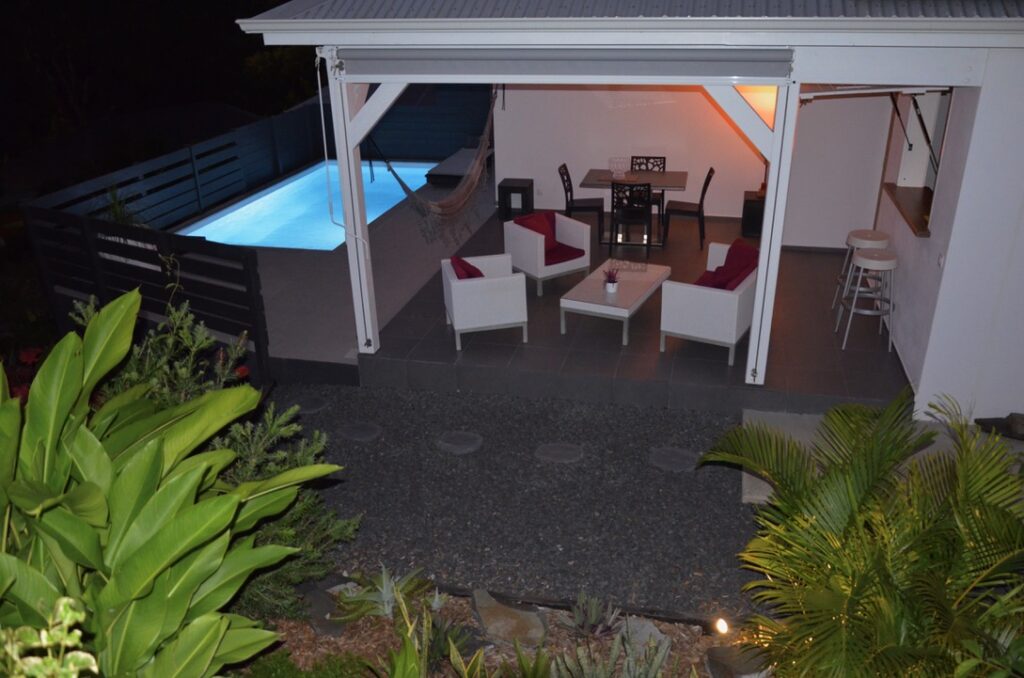 Villa 2 Chambres - Vue-Terrasse- Piscine en Soirée